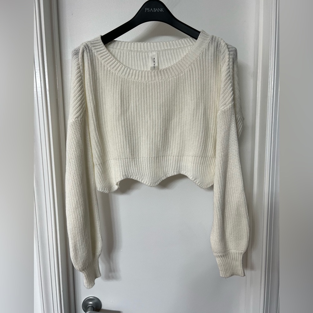 Scallop Like Hem Cropped Sweater, Long Sleeve